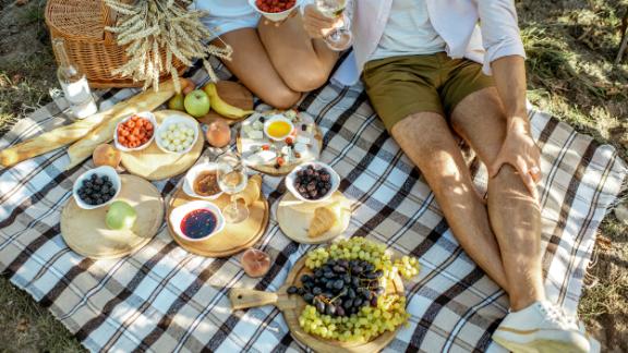 How to Plan the Perfect Outdoor Picnic Amidst COVID-19